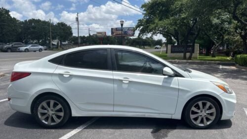 2014 Hyundai Accent GLS Sedan Automatic - Image 4