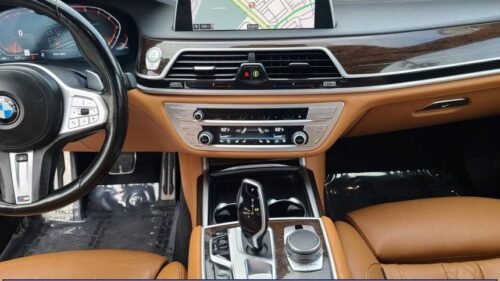2021 BMW 750i xDrive - Image 3