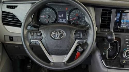 2015 Toyota Sienna LE 8-Passenger FWD - Image 2