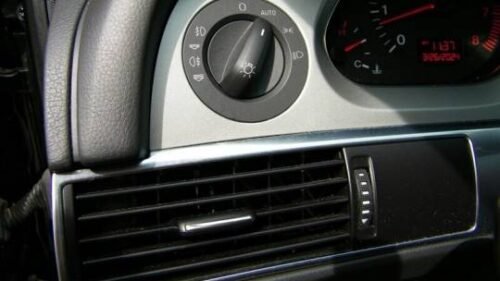 2012 Nissan Versa 1.8 S Hatchback Manual - Image 6
