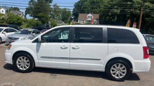 2016 Chrysler Town & Country Touring - Image 5