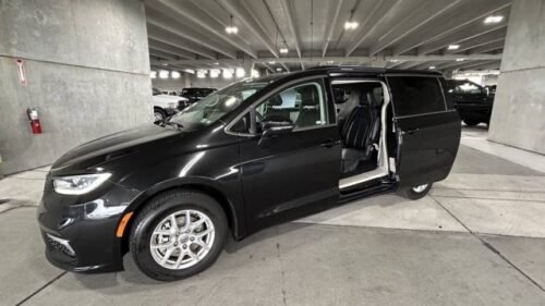2022 Chrysler Pacifica Touring L FWD - Image 10