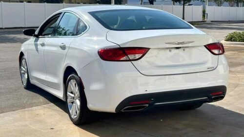 2016 Chrysler 200 Limited FWD - Image 7