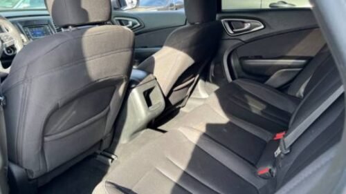 2015 Chrysler 200 Limited FWD - Image 10