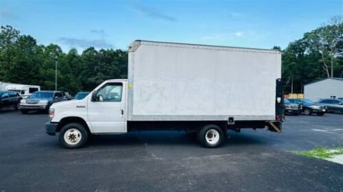 2018 Ford E-Series Cutaway E-350 176" DRW - Image 8