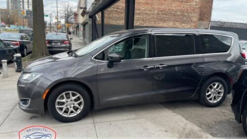 2017 Chrysler Pacifica Touring Plus - Image 8