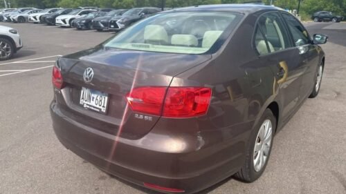 2011 Volkswagen Jetta SE Sedan Auto (PZEV) - Image 2