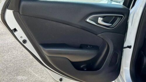 2016 Chrysler 200 Limited FWD - Image 12