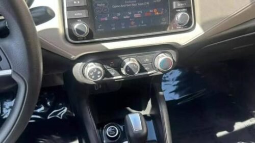2021 Nissan Versa SV CVT - Image 5