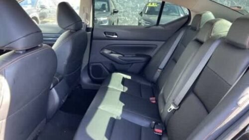 2022 Nissan Altima 2.5 SR FWD - Image 10