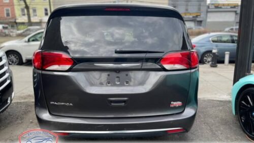 2017 Chrysler Pacifica Touring Plus - Image 7