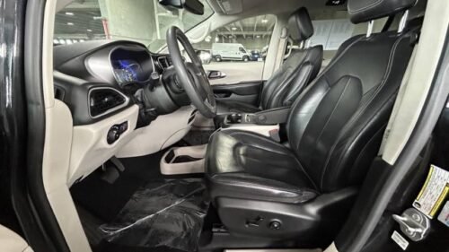 2022 Chrysler Pacifica Touring L FWD - Image 9