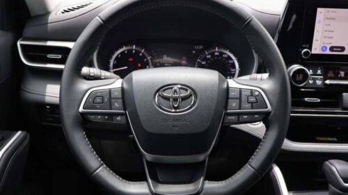 2023 Toyota Highlander XLE FWD - Image 4