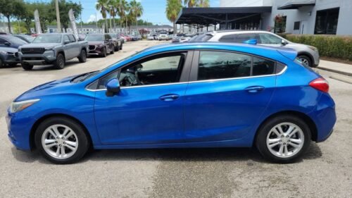 2017 Chevrolet Cruze LT with 1SD Hatchback Automatic - Image 11