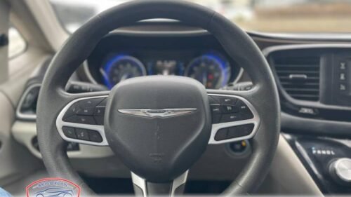 2017 Chrysler Pacifica Touring Plus - Image 3