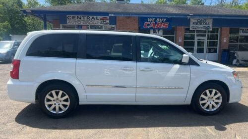 2016 Chrysler Town & Country Touring - Image 4