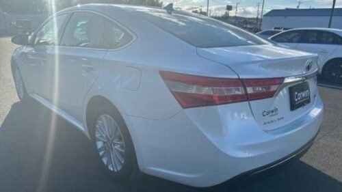 2014 Toyota Avalon Hybrid Limited - Image 2