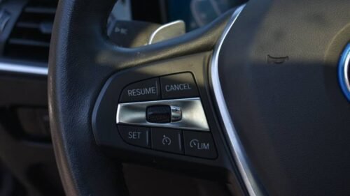 2022 BMW 330e xDrive Plug-In Hybrid - Image 9