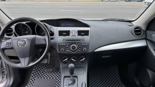 2013 Mazda Mazda3 i SV 4-Door Automatic - Image 4