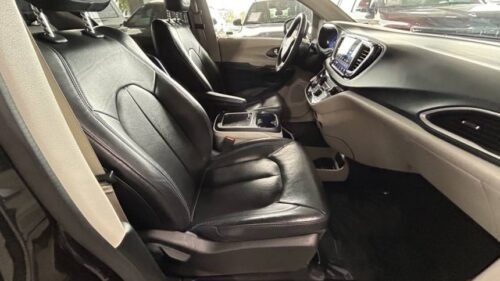 2022 Chrysler Pacifica Touring L FWD - Image 7