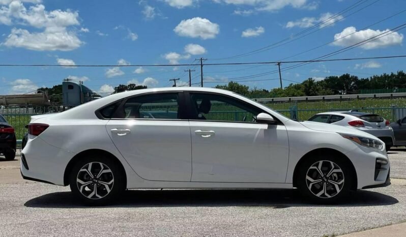 
								2021 Kia Forte LXS IVT full									