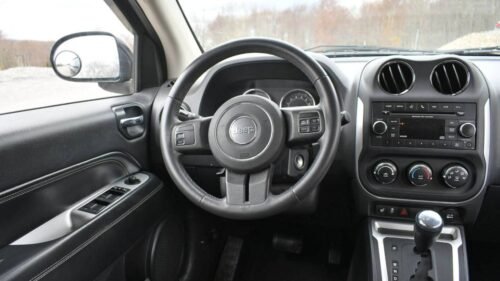 2014 Jeep Compass Latitude 4WD - Image 3