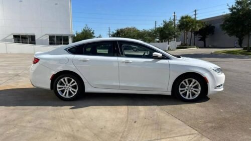 2016 Chrysler 200 Limited FWD - Image 4