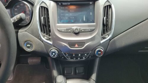 2017 Chevrolet Cruze LT with 1SD Hatchback Automatic - Image 4