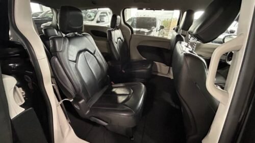2022 Chrysler Pacifica Touring L FWD - Image 5