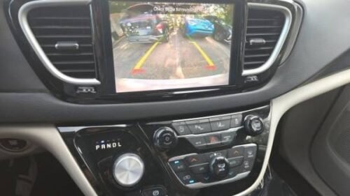 2022 Chrysler Pacifica Touring L FWD - Image 4