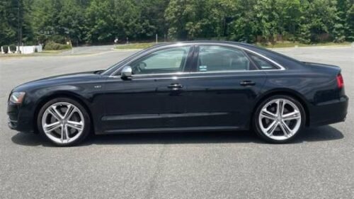 2013 Audi S8 Sedan - Image 8