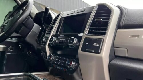 2019 Ford Super Duty F-250 Lariat 4WD Crew Cab 8' Box - Image 5