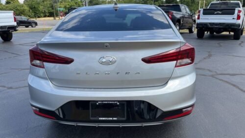 2020 Hyundai Elantra Value Edition 2.0L IVT - Image 2