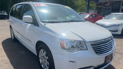 2016 Chrysler Town & Country Touring - Image 2