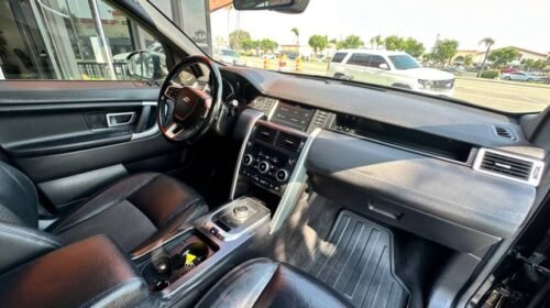 2017 Land Rover Discovery Sport SE - Image 4