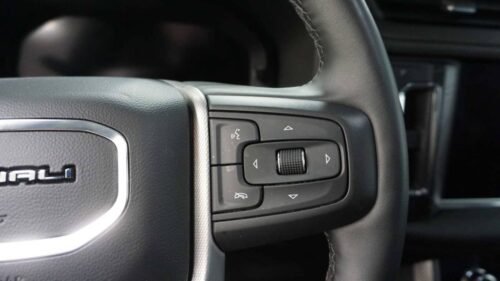 2023 GMC Yukon XL Denali 4WD - Image 3