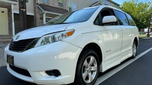 2011 Toyota Sienna LE Auto Access Seat 7-Passenger FWD - Image 9