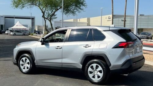 2022 Toyota RAV4 LE AWD - Image 10