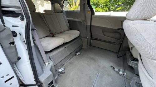 2011 Toyota Sienna LE Auto Access Seat 7-Passenger FWD - Image 6