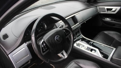 2015 Jaguar XF Sport V6 AWD - Image 4