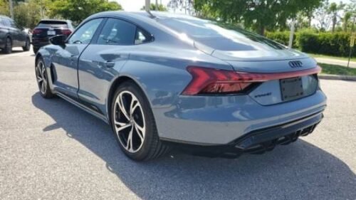 2023 Audi e-tron GT Premium Plus - Image 11