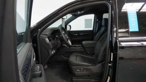 2023 GMC Yukon XL Denali 4WD - Image 12