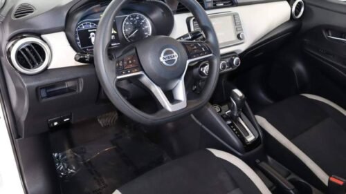 2021 Nissan Versa SV CVT - Image 10