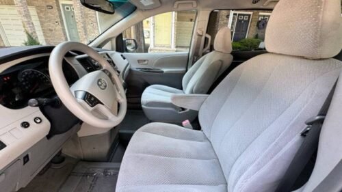 2011 Toyota Sienna LE Auto Access Seat 7-Passenger FWD - Image 4