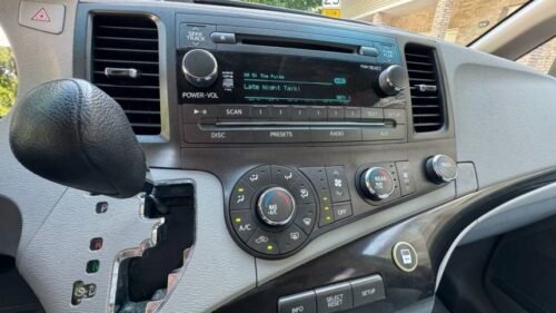 2011 Toyota Sienna LE Auto Access Seat 7-Passenger FWD - Image 3