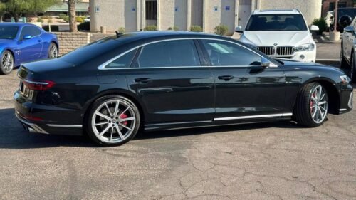 2022 Audi S8 Sedan - Image 17