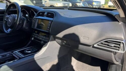 2018 Jaguar XE Premium 25t AWD - Image 8