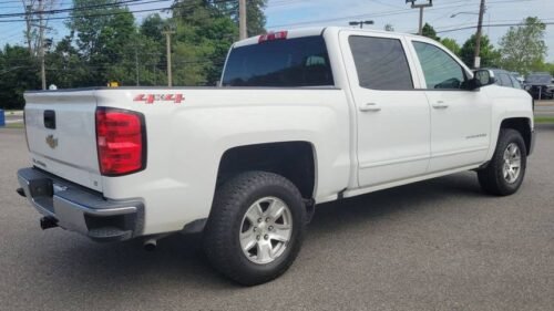 2018 Chevrolet Silverado 1500 LT Crew Cab Short Box 4WD - Image 9