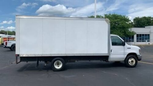 2017 Ford E-Series Cutaway E-350 138" DRW - Image 3