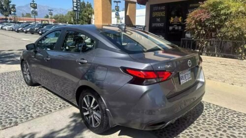 2021 Nissan Versa SV CVT - Image 6